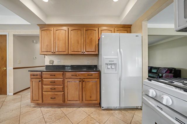 6486 Thorneycroft Drive, Shelby Twp, MI 48316