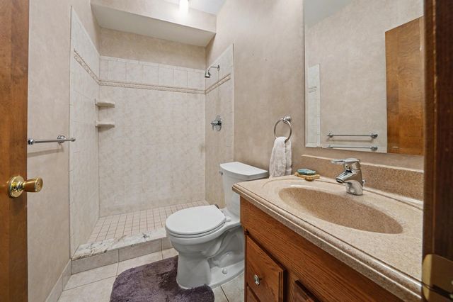 6486 Thorneycroft Drive, Shelby Twp, MI 48316