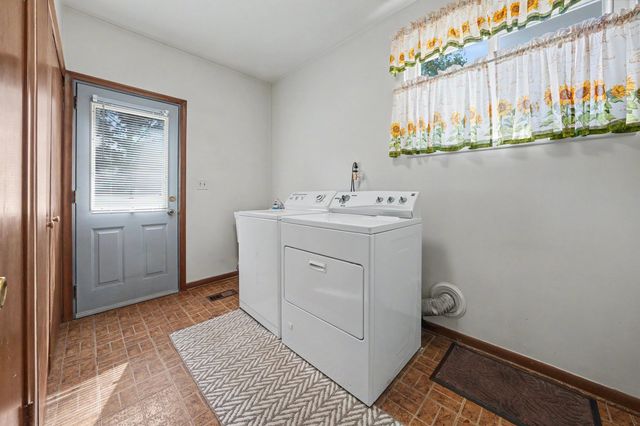 6486 Thorneycroft Drive, Shelby Twp, MI 48316
