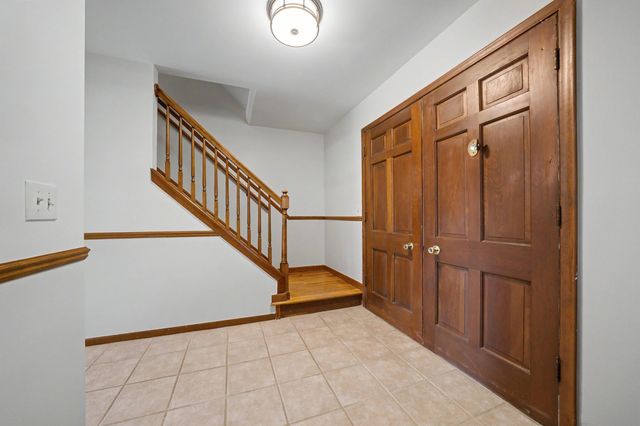 6486 Thorneycroft Drive, Shelby Twp, MI 48316