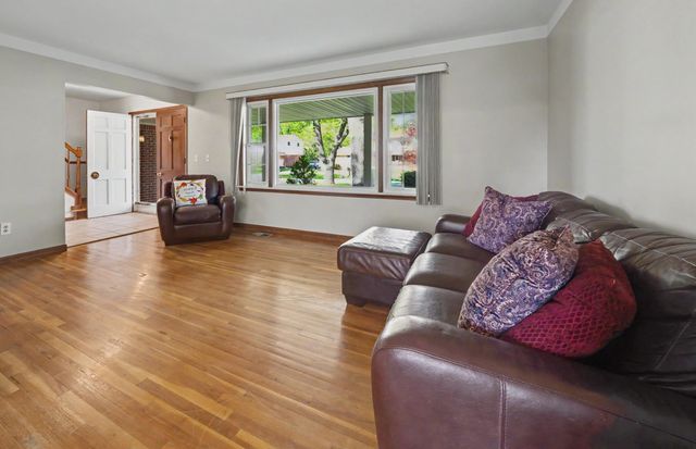 6486 Thorneycroft Drive, Shelby Twp, MI 48316