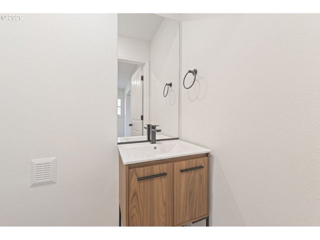 16024 Se MONNER Rd, Happy Valley, OR 97086