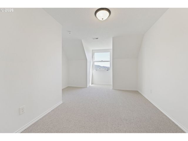 16024 Se MONNER Rd, Happy Valley, OR 97086
