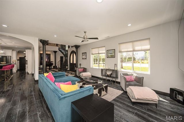 604 Glyn Cagny Road, Ballwin, MO 63021