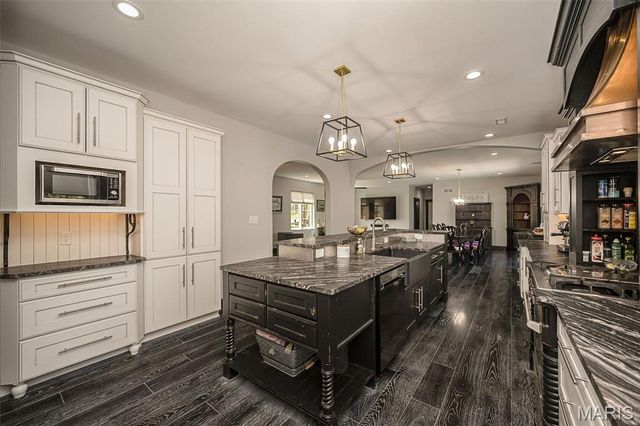 604 Glyn Cagny Road, Ballwin, MO 63021