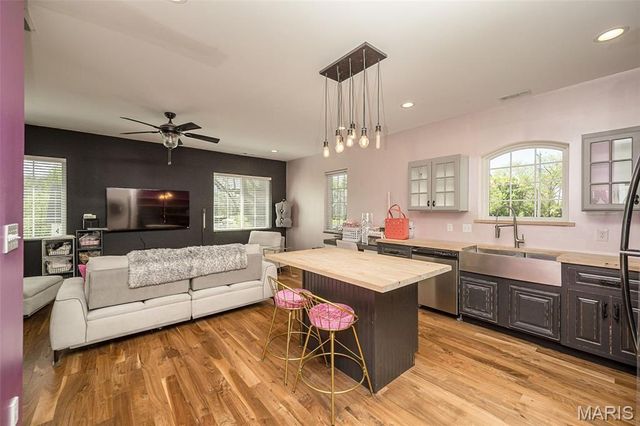 604 Glyn Cagny Road, Ballwin, MO 63021