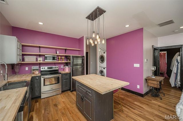 604 Glyn Cagny Road, Ballwin, MO 63021