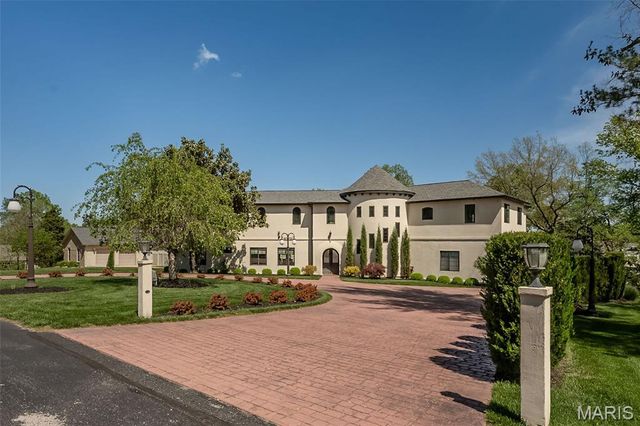 604 Glyn Cagny Road, Ballwin, MO 63021
