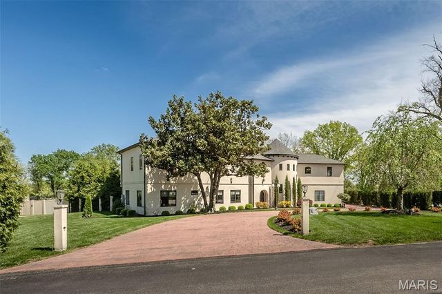 604 Glyn Cagny Road, Ballwin, MO 63021