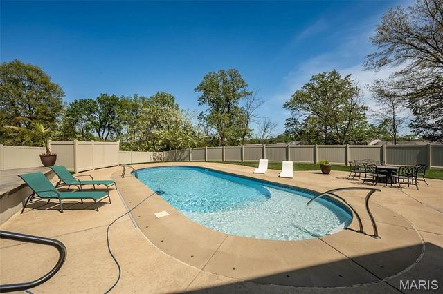 604 Glyn Cagny Road, Ballwin, MO 63021