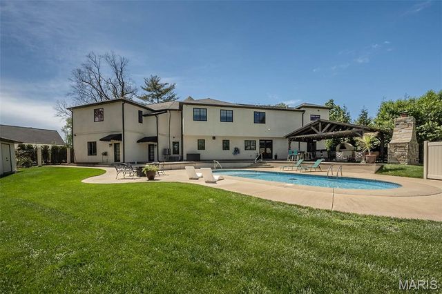 604 Glyn Cagny Road, Ballwin, MO 63021