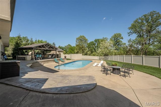 604 Glyn Cagny Road, Ballwin, MO 63021