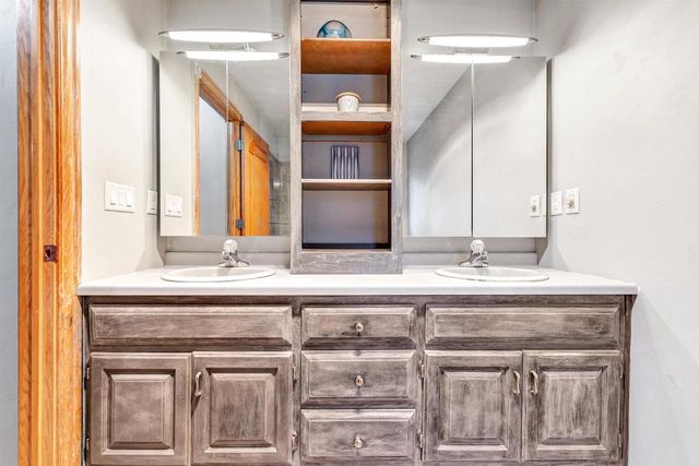 2805 DEWEY DECKER DRIVE, Green Bay, WI 54313