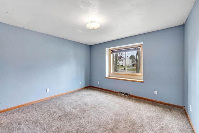 2805 DEWEY DECKER DRIVE, Green Bay, WI 54313