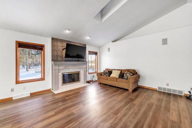 2805 DEWEY DECKER DRIVE, Green Bay, WI 54313