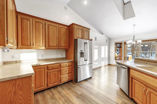 2805 DEWEY DECKER DRIVE, Green Bay, WI 54313