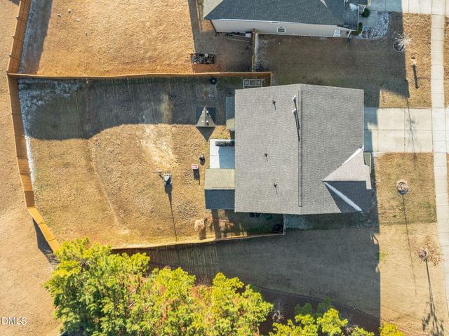 2252 Fairway Green Drive, Fuquay Varina, NC 27526