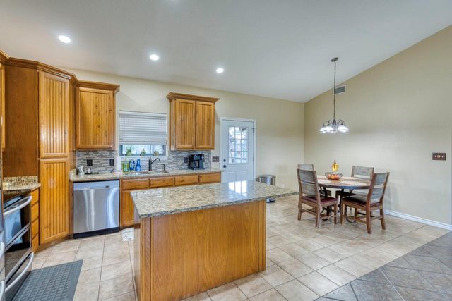 809 Skyline DR, Kingsland, TX 78639