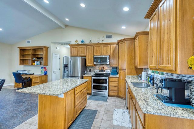809 Skyline DR, Kingsland, TX 78639