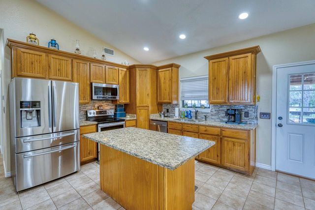 809 Skyline DR, Kingsland, TX 78639