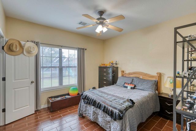 809 Skyline DR, Kingsland, TX 78639
