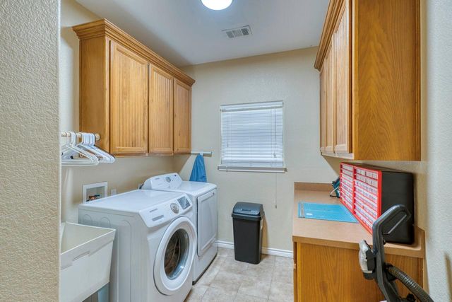 809 Skyline DR, Kingsland, TX 78639
