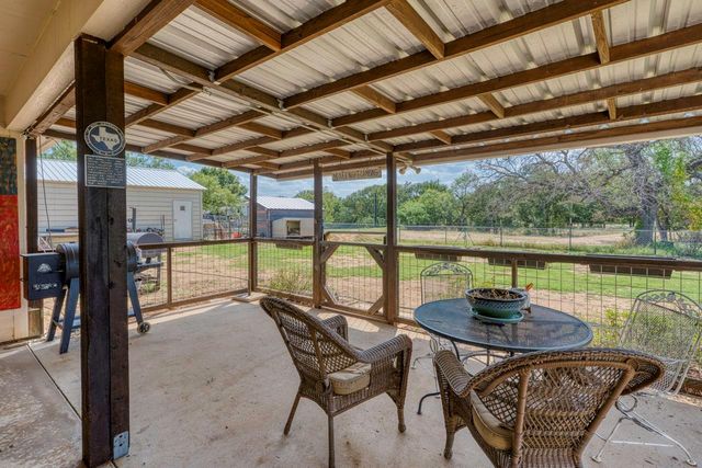 809 Skyline DR, Kingsland, TX 78639