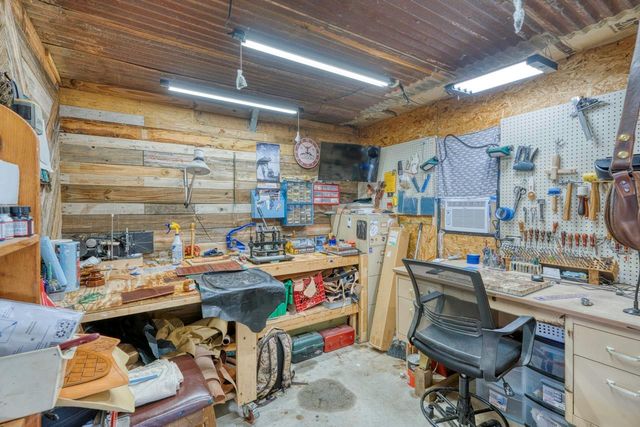 809 Skyline DR, Kingsland, TX 78639