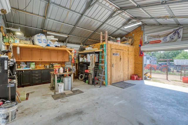 809 Skyline DR, Kingsland, TX 78639