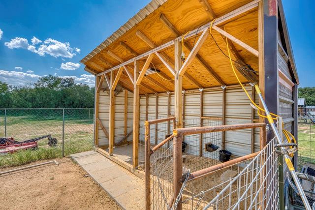 809 Skyline DR, Kingsland, TX 78639