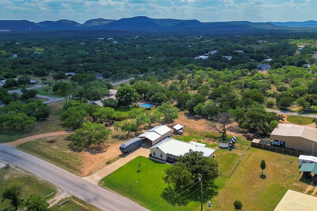 809 Skyline DR, Kingsland, TX 78639