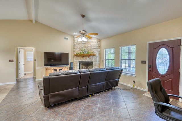 809 Skyline DR, Kingsland, TX 78639