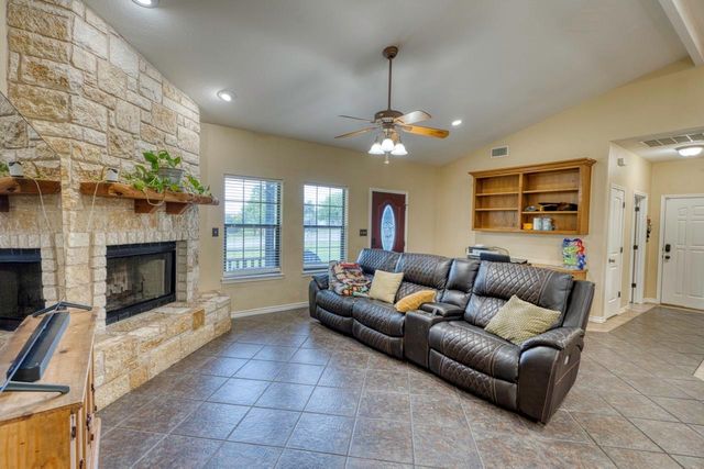 809 Skyline DR, Kingsland, TX 78639