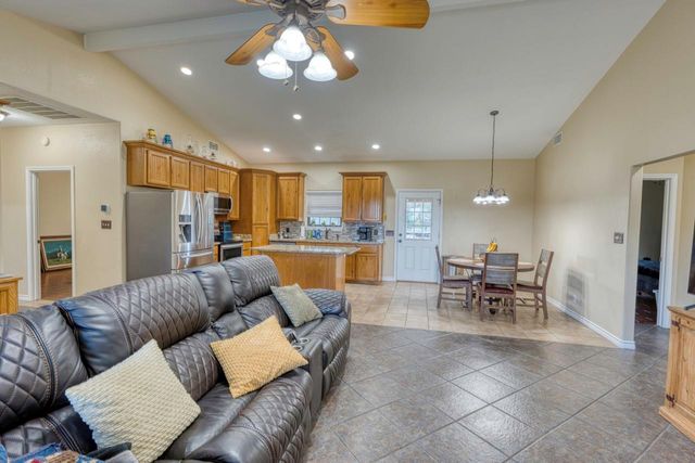 809 Skyline DR, Kingsland, TX 78639