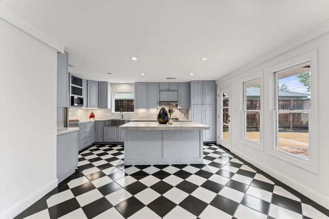 6158 Burgoyne Road, Houston, TX 77057