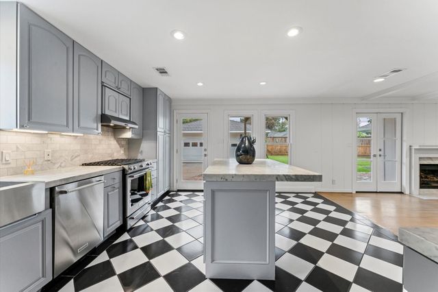 6158 Burgoyne Road, Houston, TX 77057