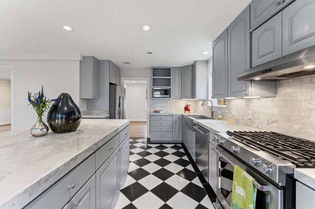 6158 Burgoyne Road, Houston, TX 77057