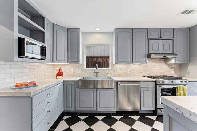 6158 Burgoyne Road, Houston, TX 77057