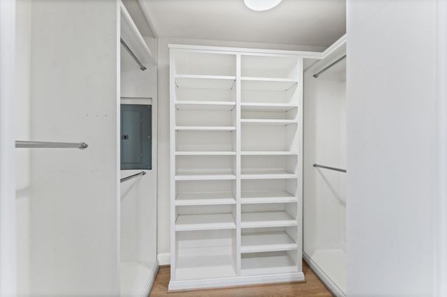 6158 Burgoyne Road, Houston, TX 77057