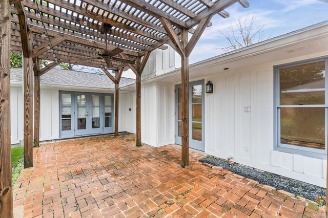 6158 Burgoyne Road, Houston, TX 77057