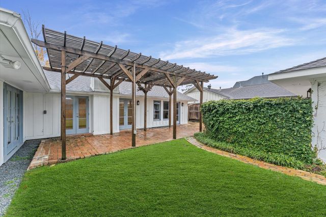 6158 Burgoyne Road, Houston, TX 77057