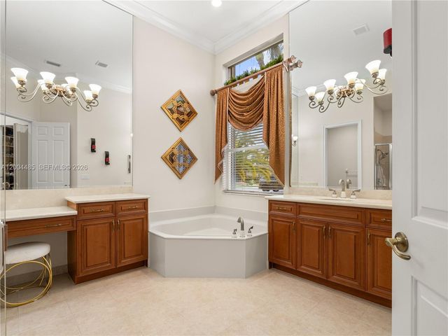 14857 SW 38th St, Davie, FL 33331