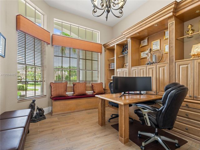 14857 SW 38th St, Davie, FL 33331