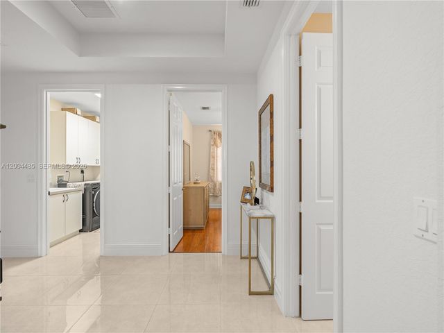 14857 SW 38th St, Davie, FL 33331