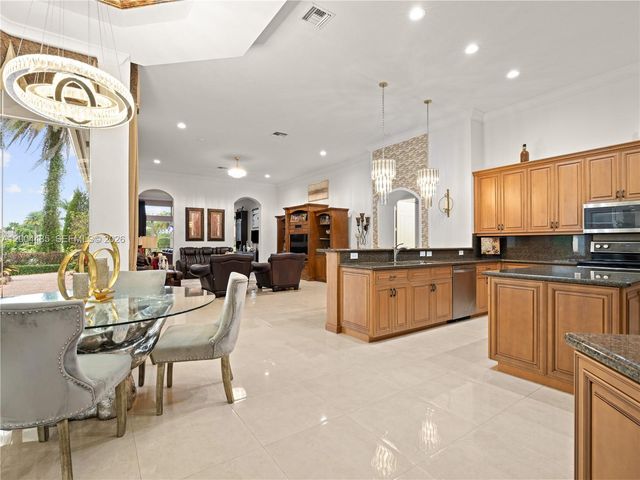 14857 SW 38th St, Davie, FL 33331