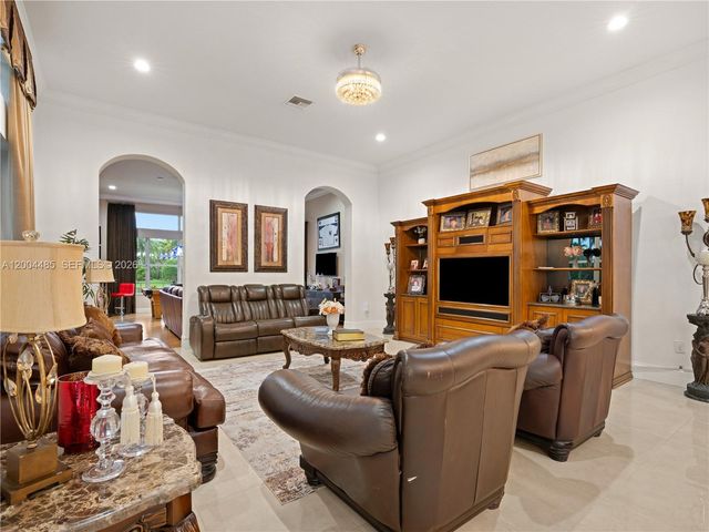 14857 SW 38th St, Davie, FL 33331