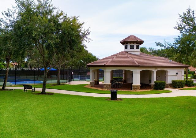 14857 SW 38th St, Davie, FL 33331