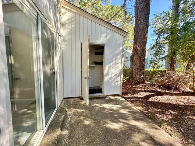 223 Oxford Court, Mary Esther, FL 32569