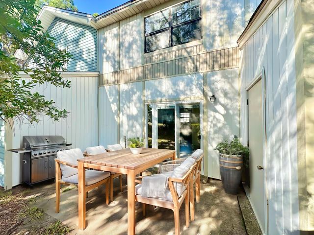 223 Oxford Court, Mary Esther, FL 32569