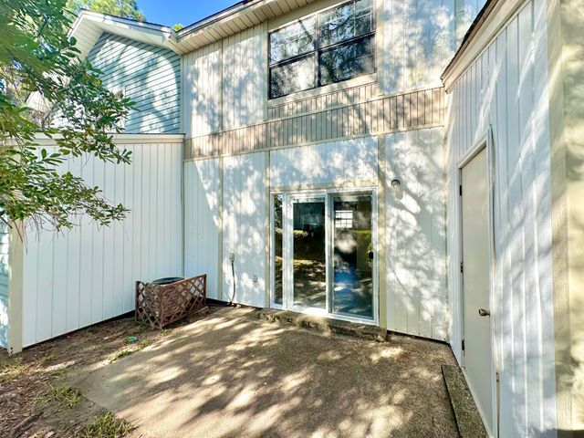 223 Oxford Court, Mary Esther, FL 32569